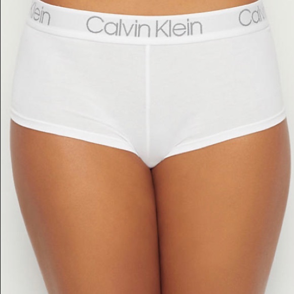 Sports Bra & Boys Shorts. Bundle - Picture 4 of 6